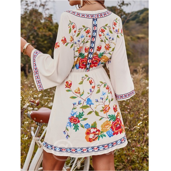 Cream Floral Print Bell Sleeve Folk Dress Short V-Neck - Picture 2 of 7